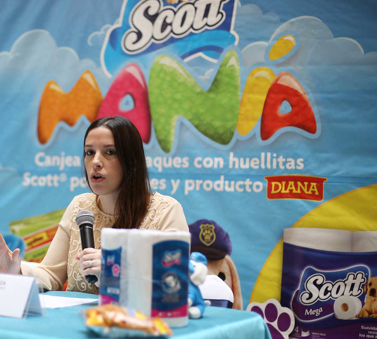 Florence Boza speaking at a Scott Manía brand press conference.